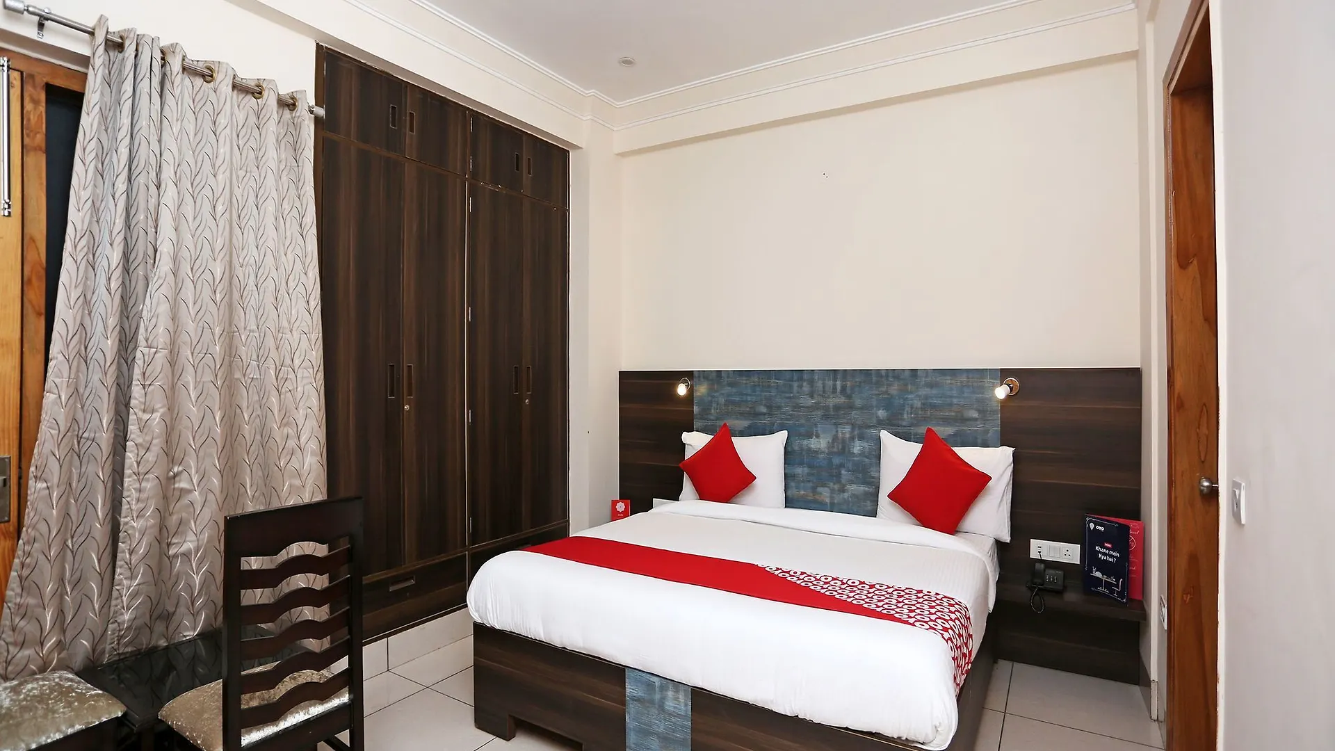 Oyo 14444 Jmk House Hotell Gurgaon Indien