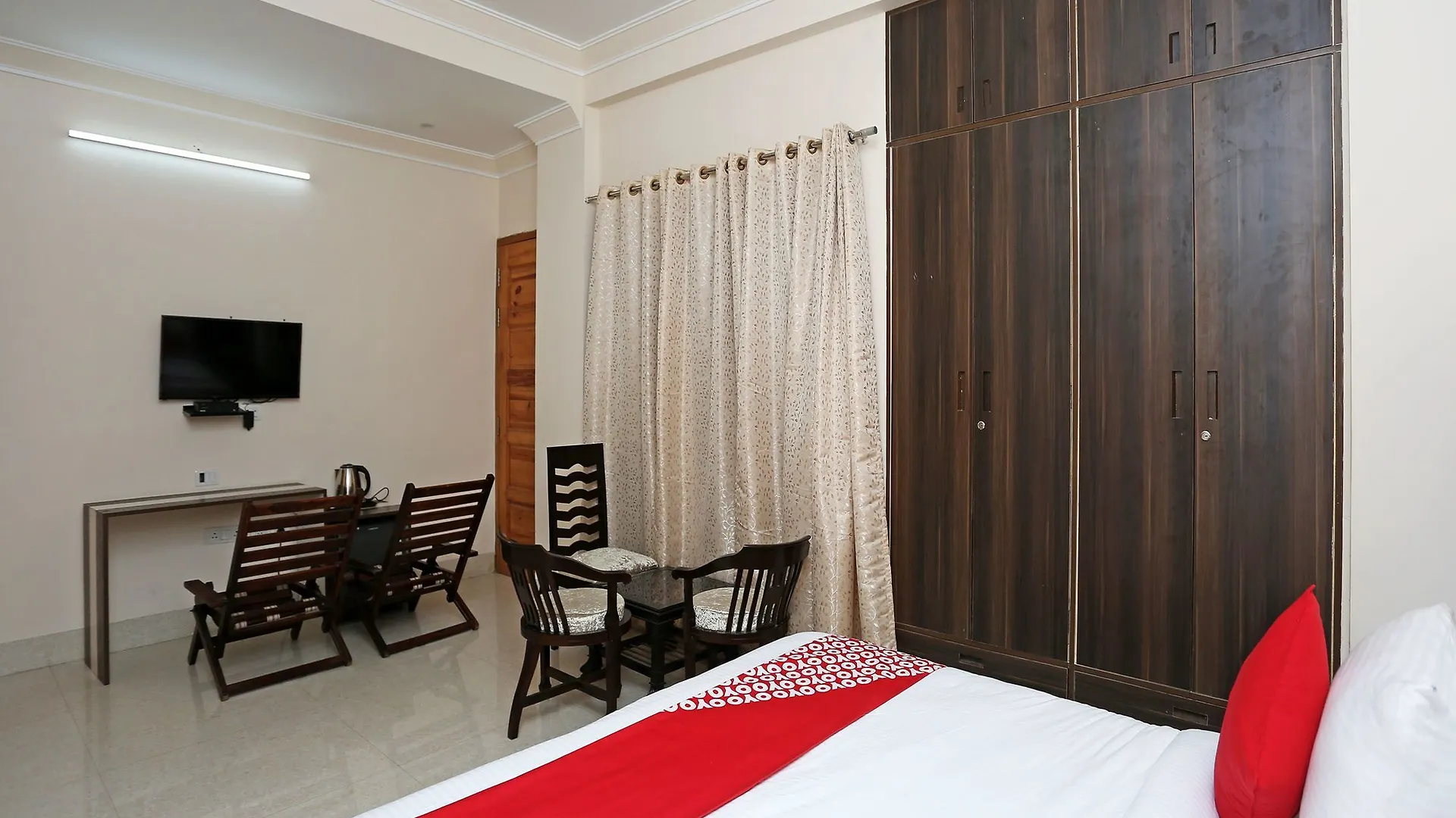 Oyo 14444 Jmk House Hotell Gurgaon