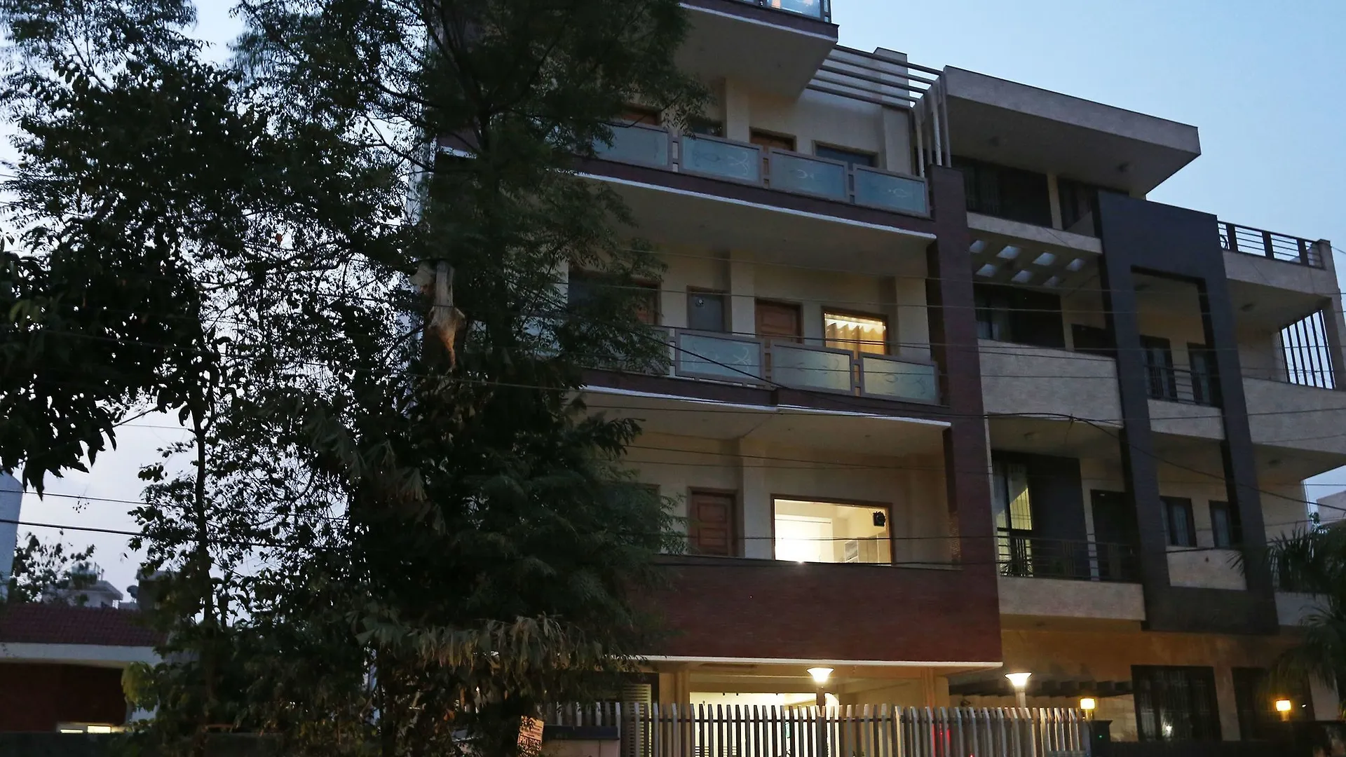 ***  Oyo 14444 Jmk House Hotell Gurgaon Indien