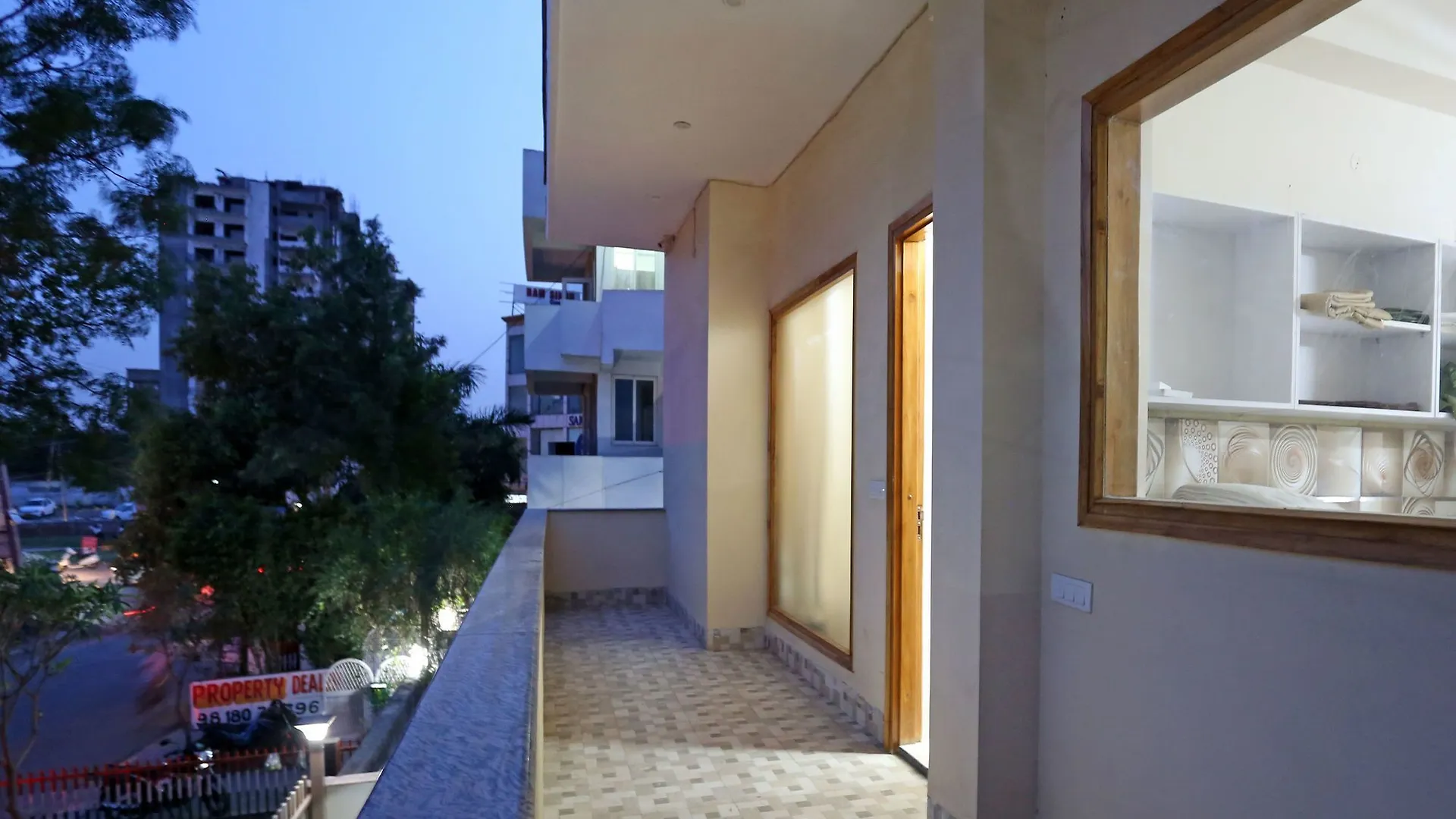 Oyo 14444 Jmk House Hotell Gurgaon