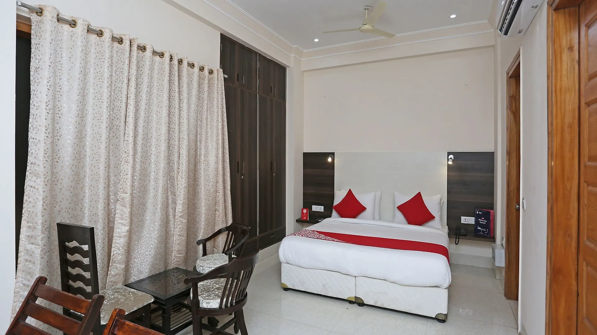 Oyo 14444 Jmk House Hotell Gurgaon