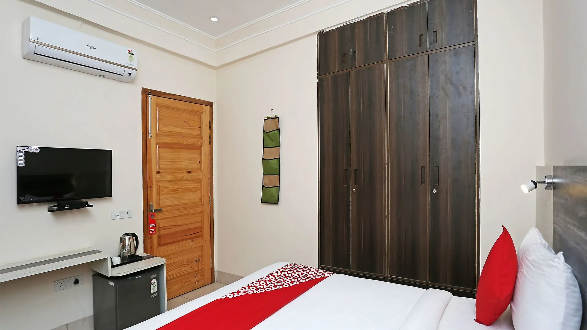 Oyo 14444 Jmk House Hotell Gurgaon