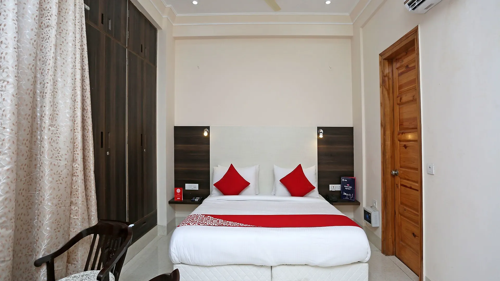 Oyo 14444 Jmk House Hotell Gurgaon