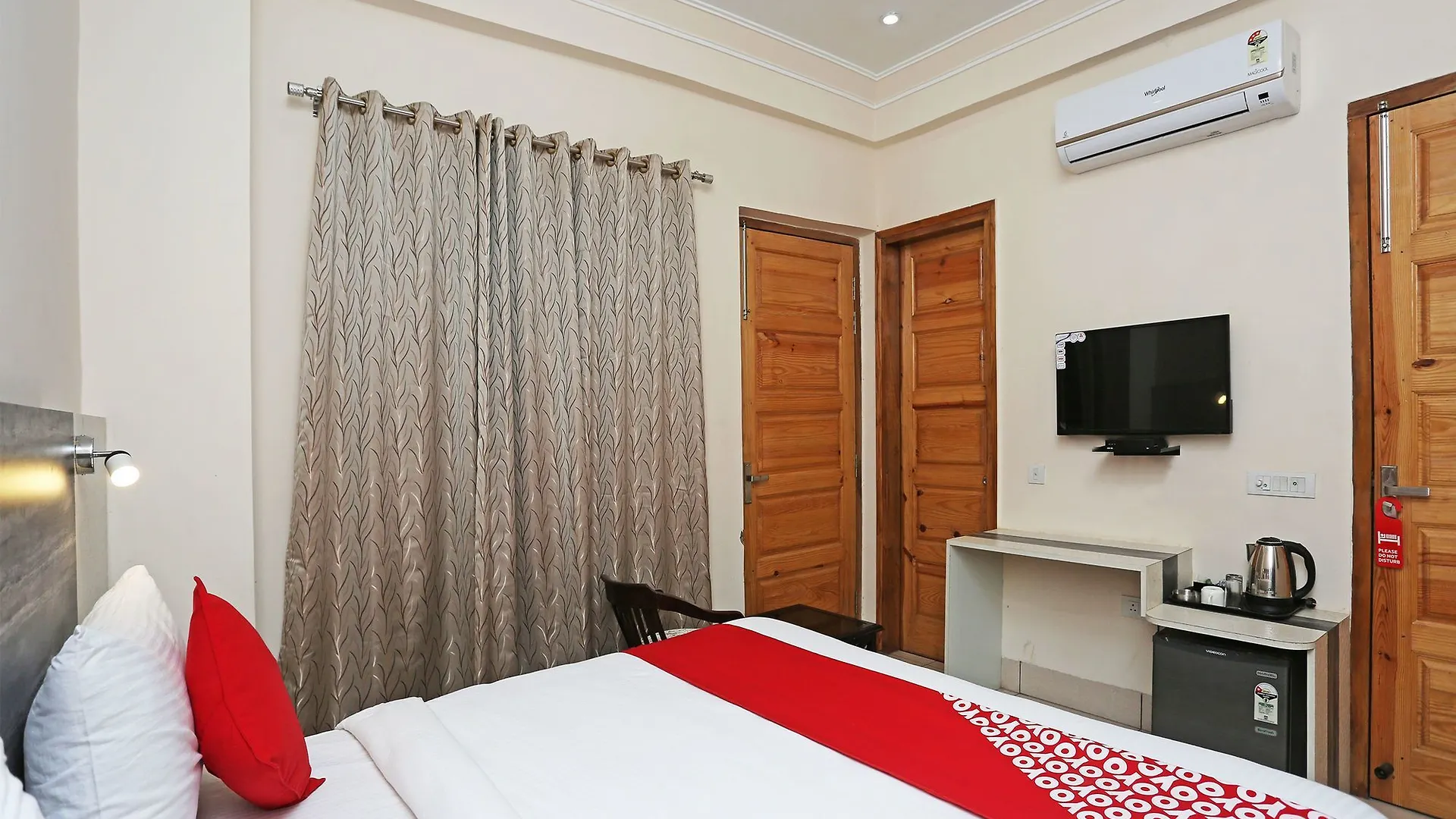 Oyo 14444 Jmk House Hotell Gurgaon Indien