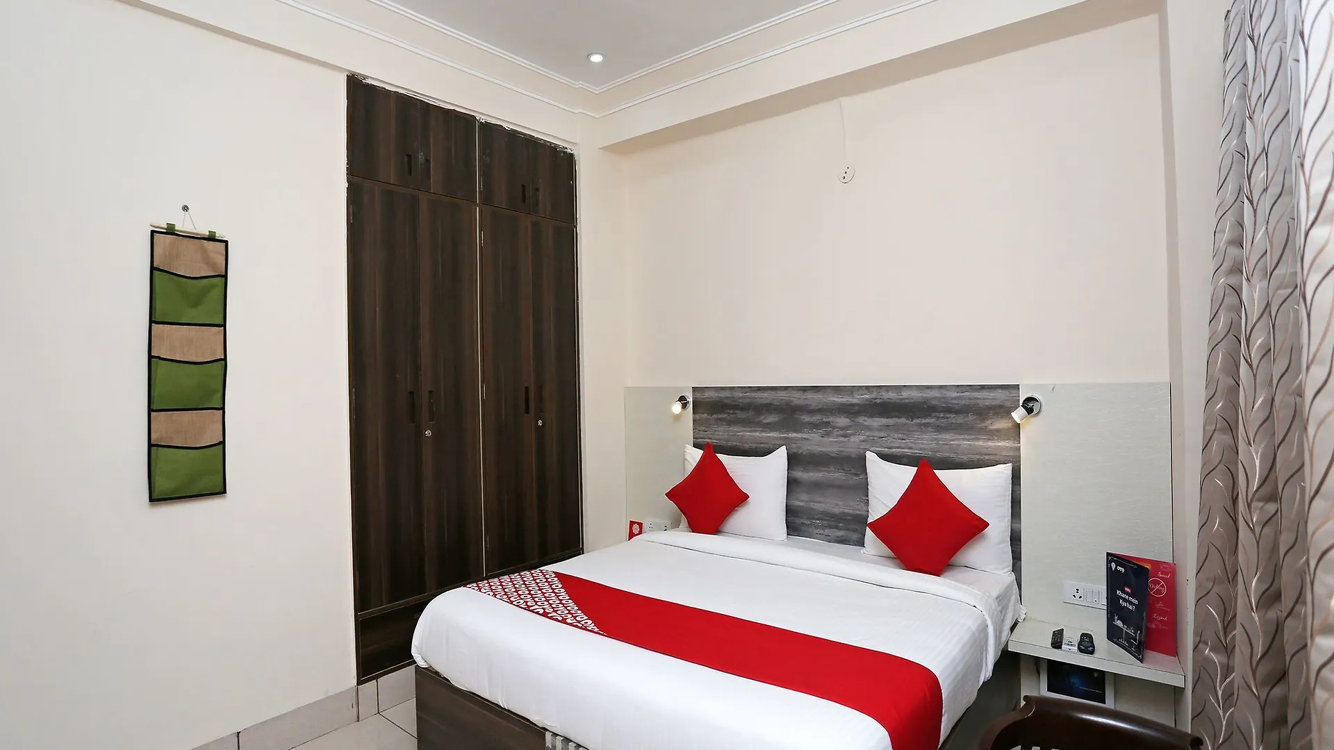 Oyo 14444 Jmk House Hotell Gurgaon 3*,  Indien