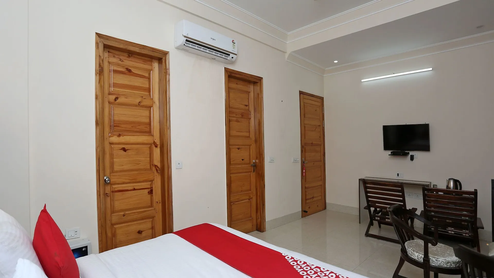 Oyo 14444 Jmk House Hotell Gurgaon